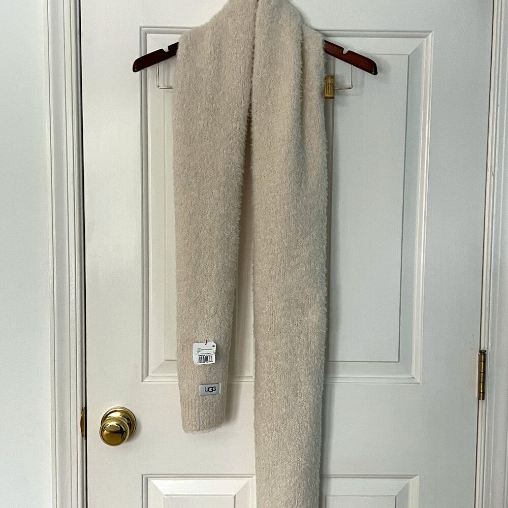 NWT UGG brushed knit scarf - Ivory